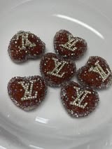 25mm designer sugar hearts.