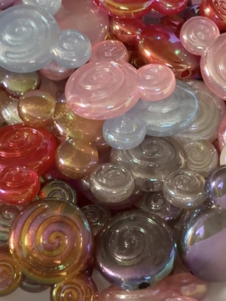 25mm sky luminous mouse head with swirls beads