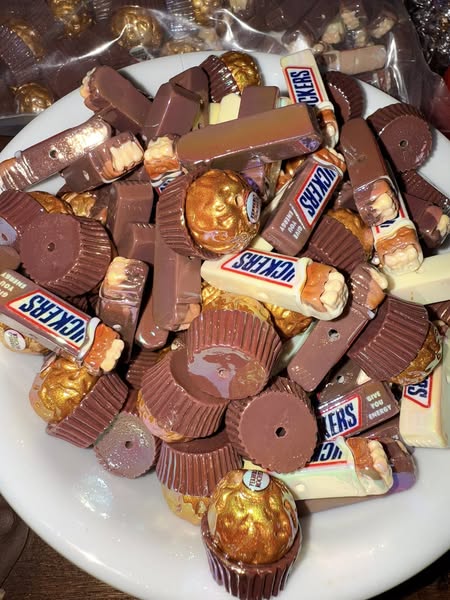 Hyper realistic 15mm-22mm candy ultra glossy chocolate beads