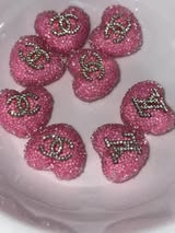 25mm designer sugar hearts.