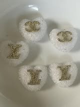 25mm designer sugar hearts.