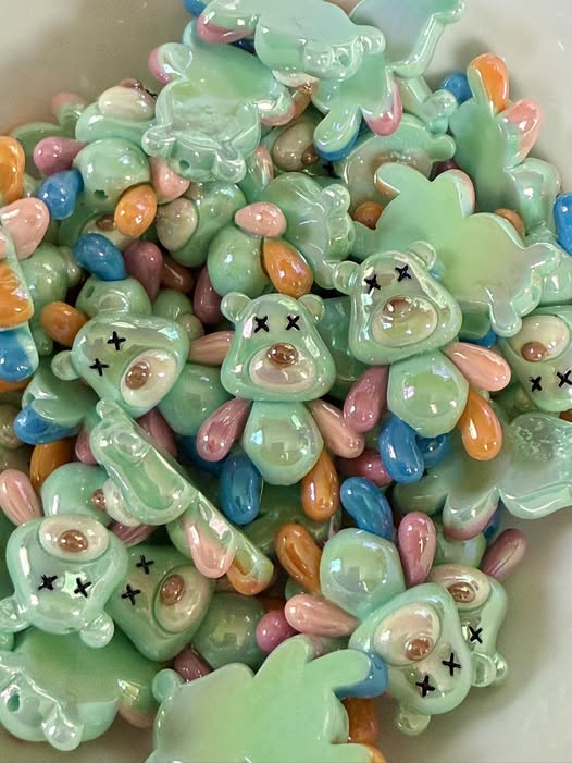 32mm glossy bear bead this hit pens