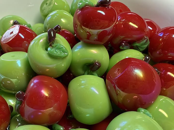 20mm 3d acrylic apple focal beads