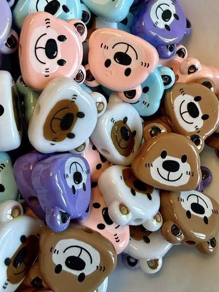 18mm happy bear face beads.