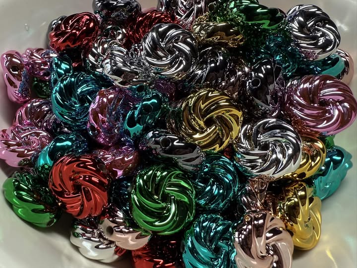 18mm mixed metallic color swirl knot bead