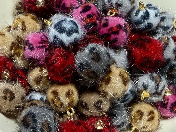8mm animal print fluffy pendants