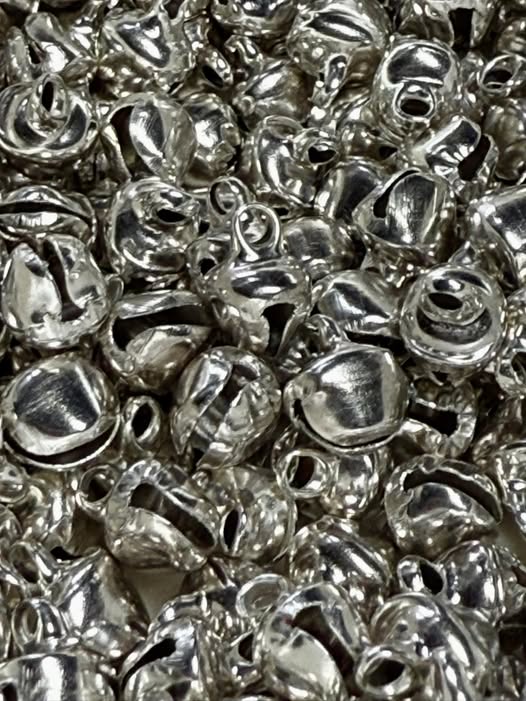 4mm jingle bells pendant.