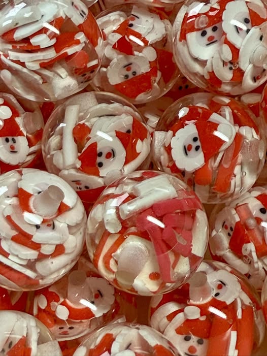 16mm Santa filled resin bead