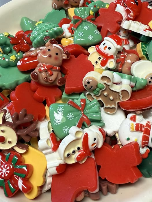 4cm Christmas flat back charms