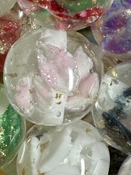 16mm clear bead with gold foil and leaves with glitter dust