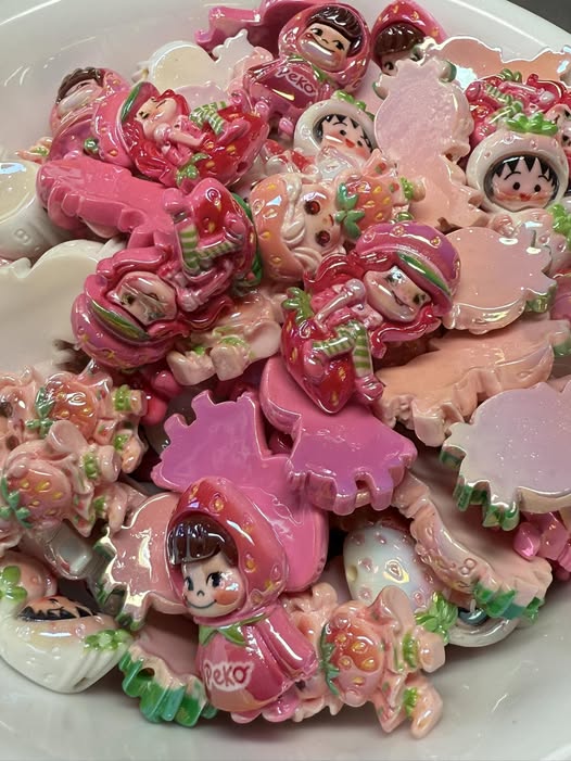 28mm strawberry girl bead mix