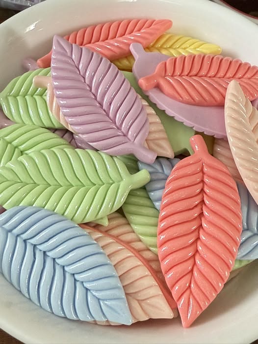 65mm 2d flat back leaf charms