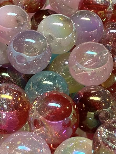 16mm colorful holographic glitter in an ombré uv coated bead.