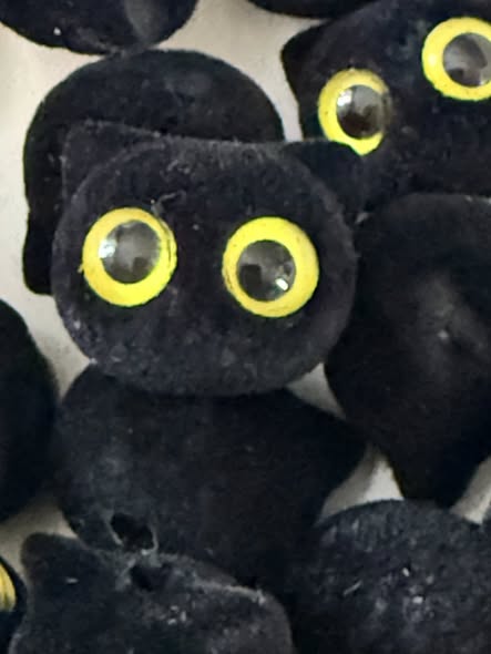 18mm fuzzy black cat bead