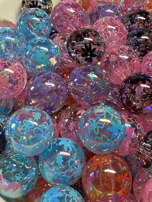 16mm uv coated mixed color flower beads.