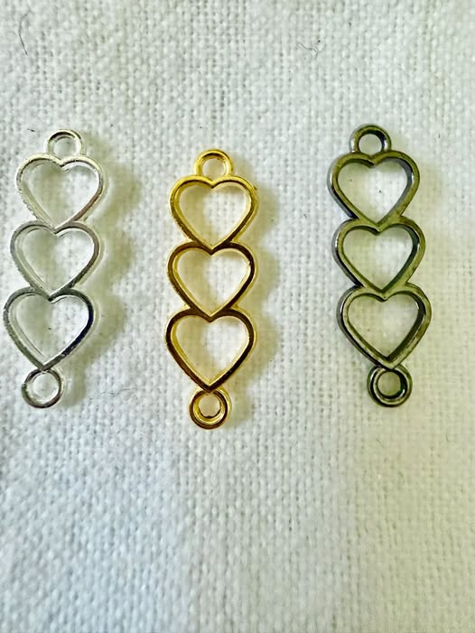 24mm metal triple heart with double loops