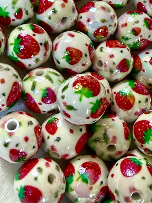 16mm fresh strawberry uv coated bead