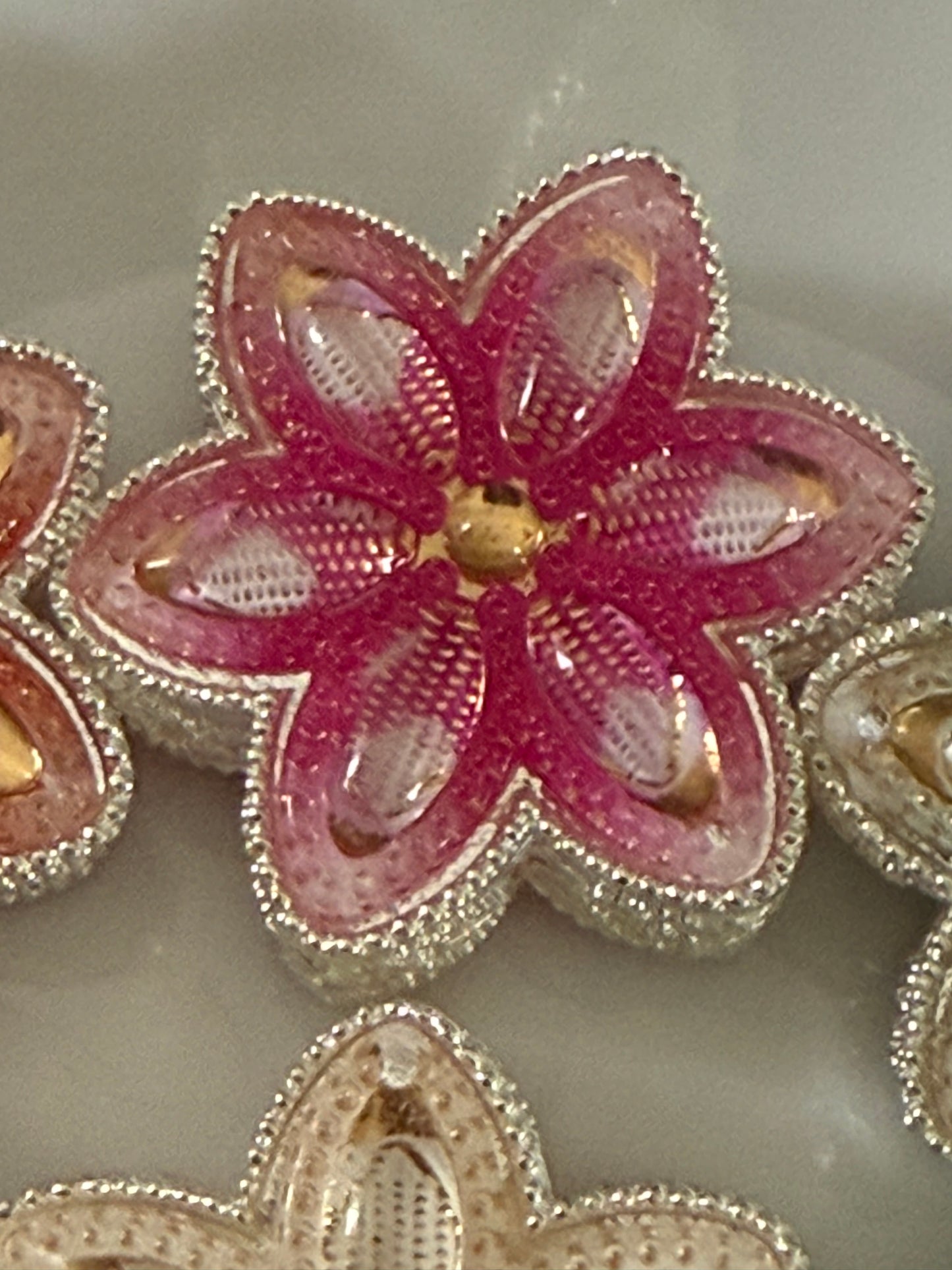 32mm stunning metal with lace design and beautiful variegated fish scale petals1