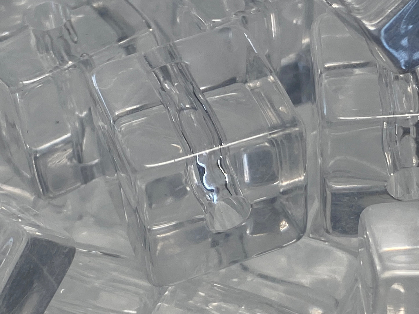 16mm clear cube bead