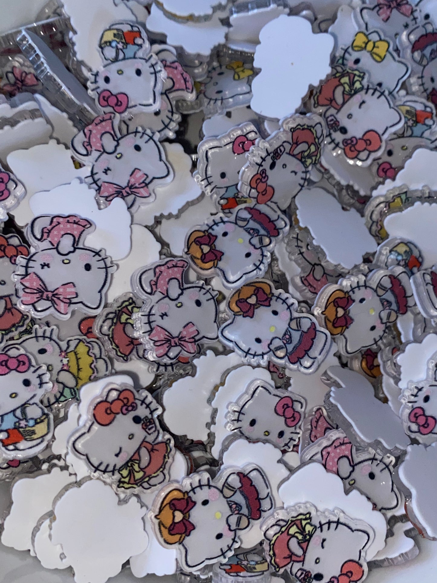 2cm hello kitty flat back acrylic charms