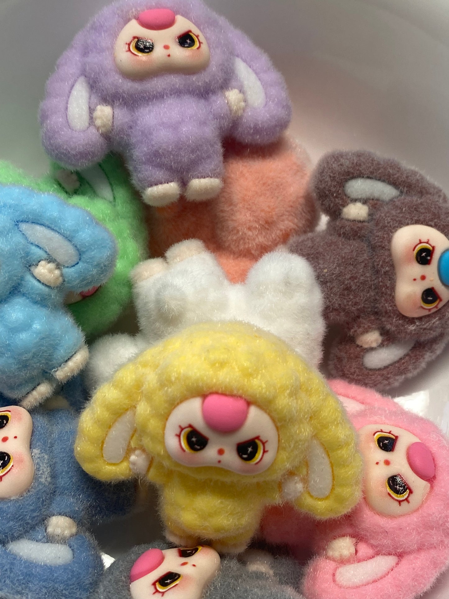 Zsiga curly fluff character bead