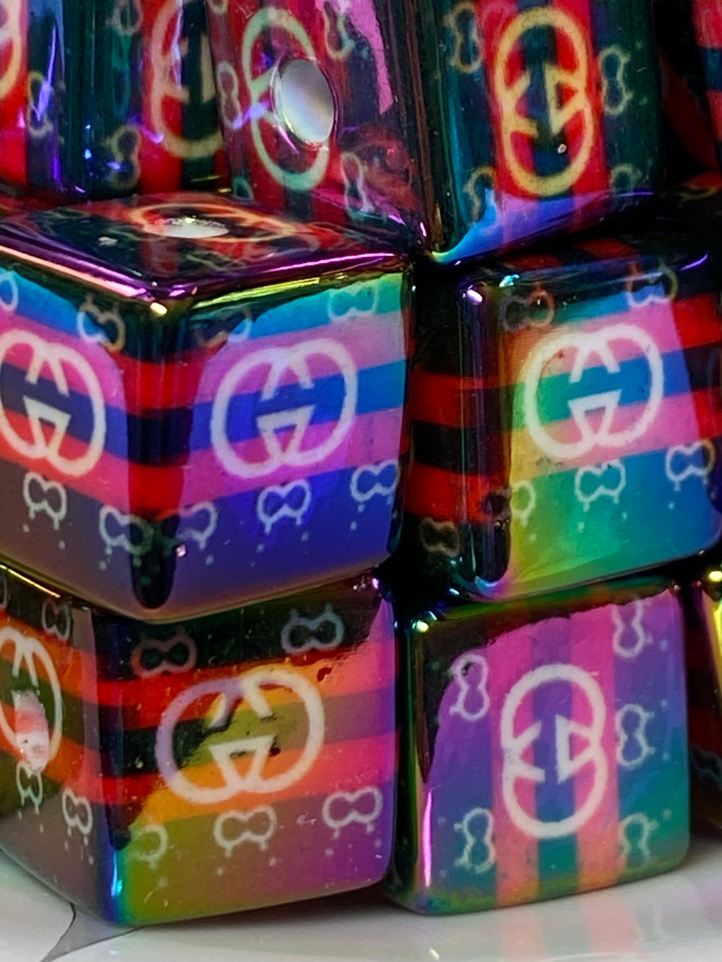 14mm GG uv coated black and red cube beads