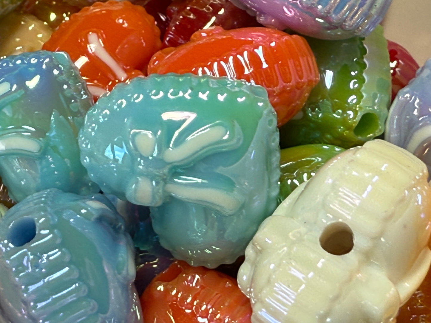 18mm acrylic 3D heart with with a white painted bow