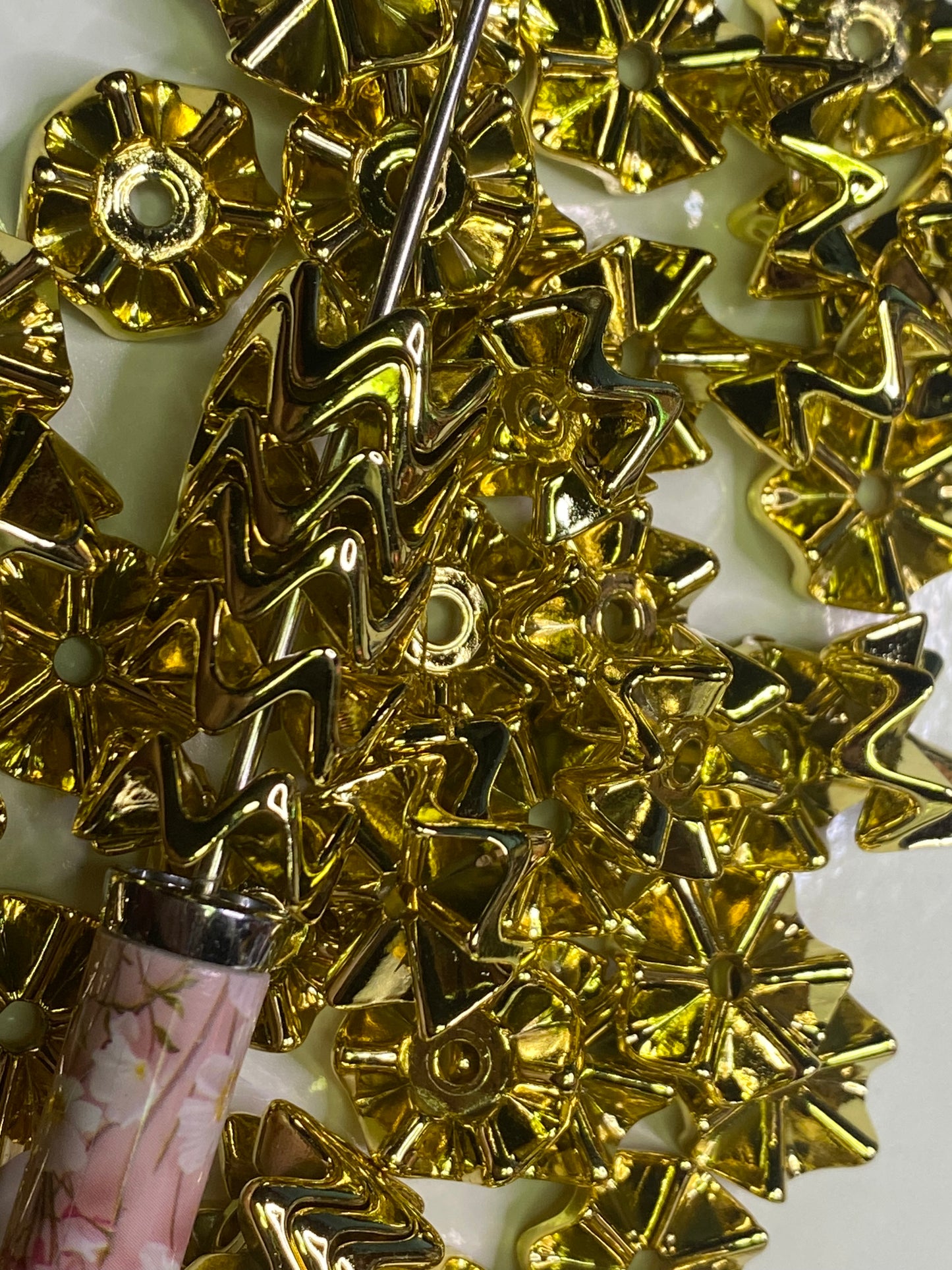 Zigzag spacers