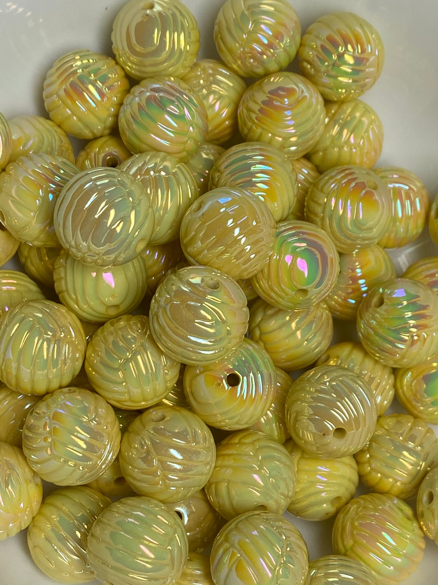 UV coated yarn beads