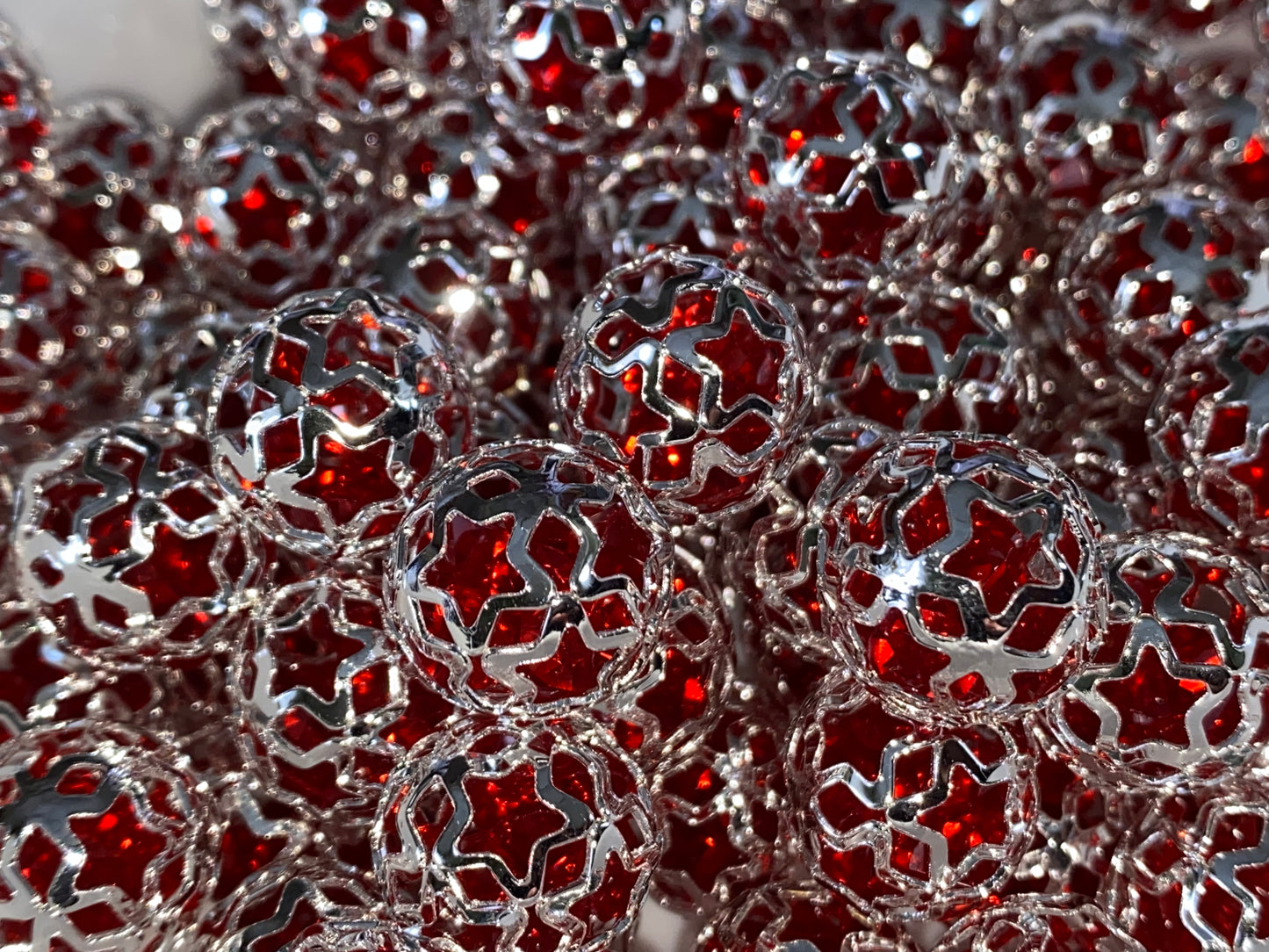 18mm metal and gem shaker bead