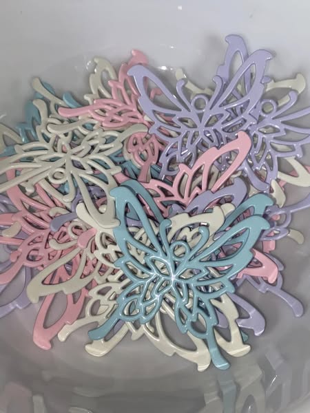 40mm metal flat pendants.