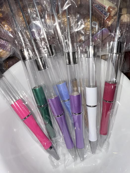 Shaker pens random color