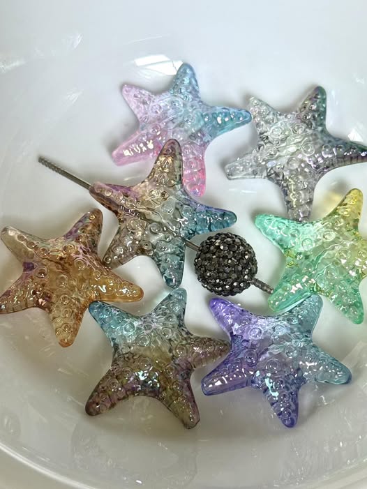 3d fully detailed 35mm starfish bead with AB coating.