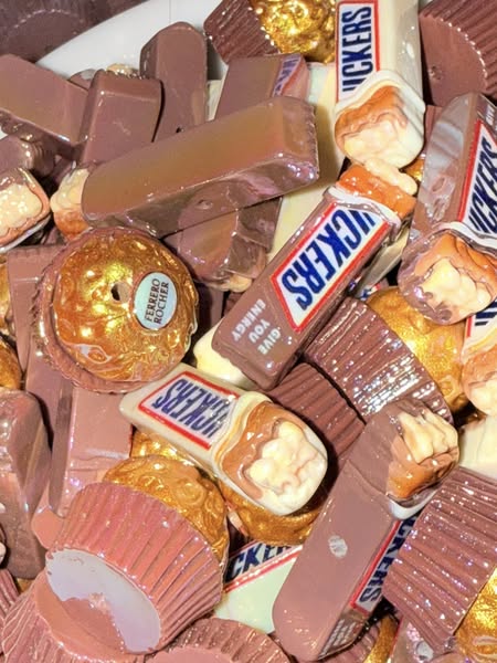 Hyper realistic 15mm-22mm candy ultra glossy chocolate beads