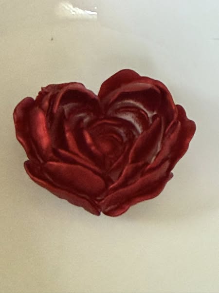 40mm gorgeous heart shaped rose charm.