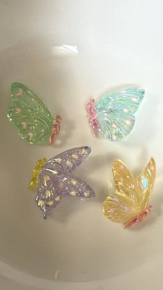 25mm landing butterfly beads