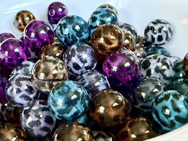16mm dark base animal print bead.
