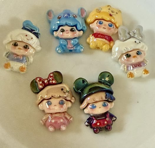 26mm Dino in costume with a glossy coating