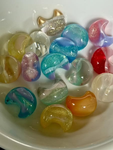 24mm beautiful galaxy crescent moon bead. These are resin with a marbling of cat’s eye.