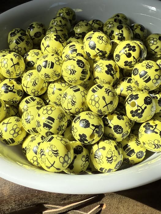 16mm honey bee bead