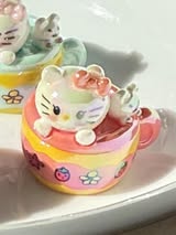 30mm HK and her little buddy are riding the tea cup bead