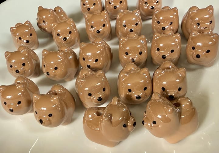 31mm glossy brown dog beads