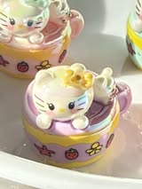 30mm HK and her little buddy are riding the tea cup bead