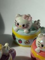 30mm HK and her little buddy are riding the tea cup bead