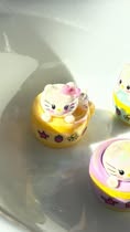 30mm HK and her little buddy are riding the tea cup bead