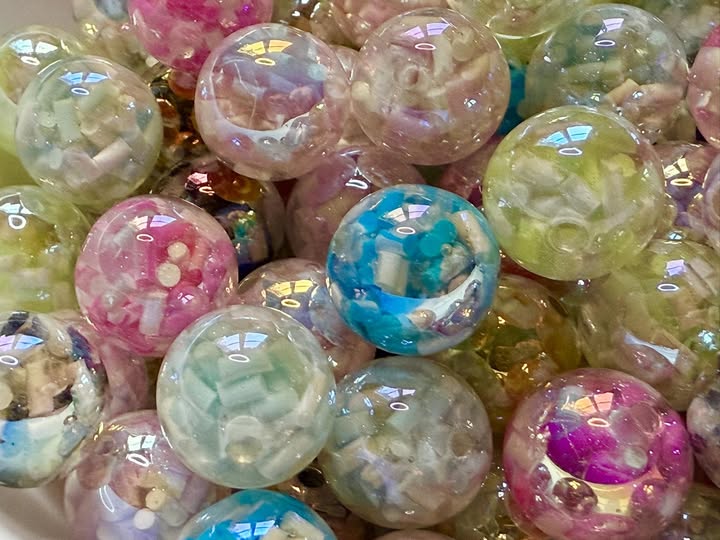 16mm sprinkle filled uv coated resin bead.