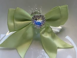 22mm fancy sugar and rhinestone bead with a stunning silver crown.