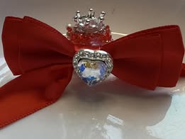 22mm fancy sugar and rhinestone bead with a stunning silver crown.