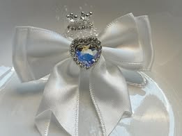 22mm fancy sugar and rhinestone bead with a stunning silver crown.