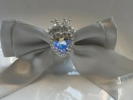 22mm fancy sugar and rhinestone bead with a stunning silver crown.